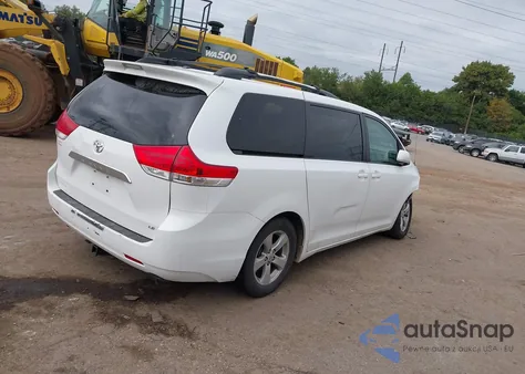 2011 Toyota Sienna Le V6 z USA, uszkodzony, nr VIN 5TDKK3DC1BS019004